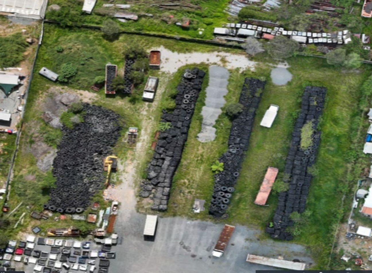 Aerial photo of 3 rows of tyres, with an additional unorganised group of tyres next to those