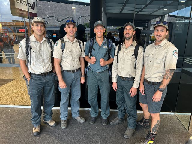Photo of Queensland Parks and Wildlife Service personnel departing to assist in fighting Victorian bushfires