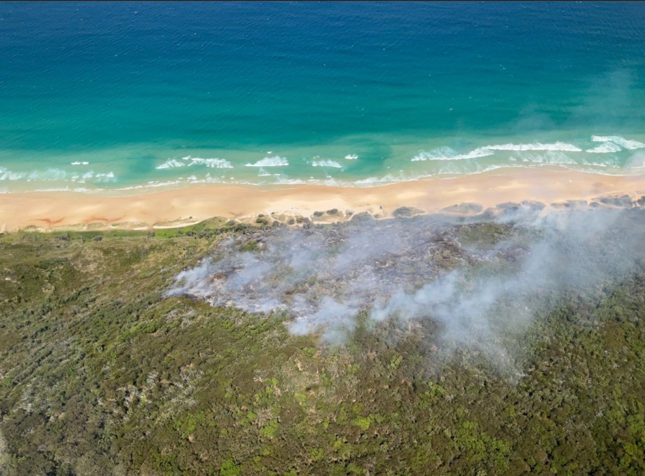 Smoke from nearby bushfires fills the air above a beach